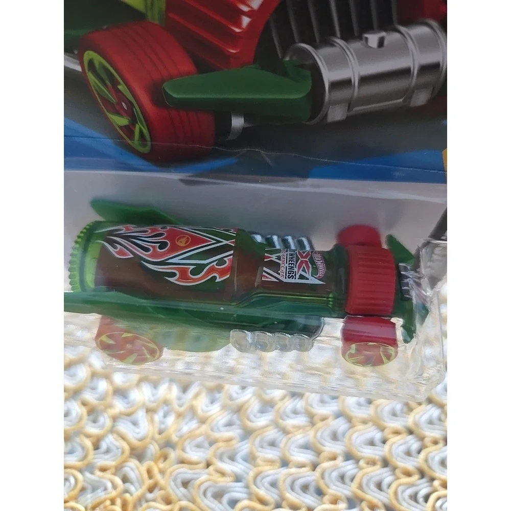 Hot Wheels Wheengs Treasure Hunt-X-Raycers #81/250
